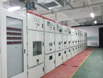 安徽得潤電氣技術(shù)有限公司是一家專注電氣工程咨詢、設(shè)計、制造、安裝調(diào)試一站式服務(wù)的高新技術(shù)企業(yè)。對在各種場合如何選擇高低壓電器以及開關(guān)柜有著豐富的理論知識和工作經(jīng)驗，生產(chǎn)的不同電壓等級的高壓開關(guān)柜、高壓無功補償裝置適合多種工業(yè)、民建等場合。 全國統(tǒng)一客服熱線：400-0551-777